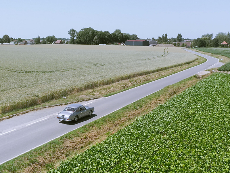 vidéo de mariage drone suivi de la voiture des mariés