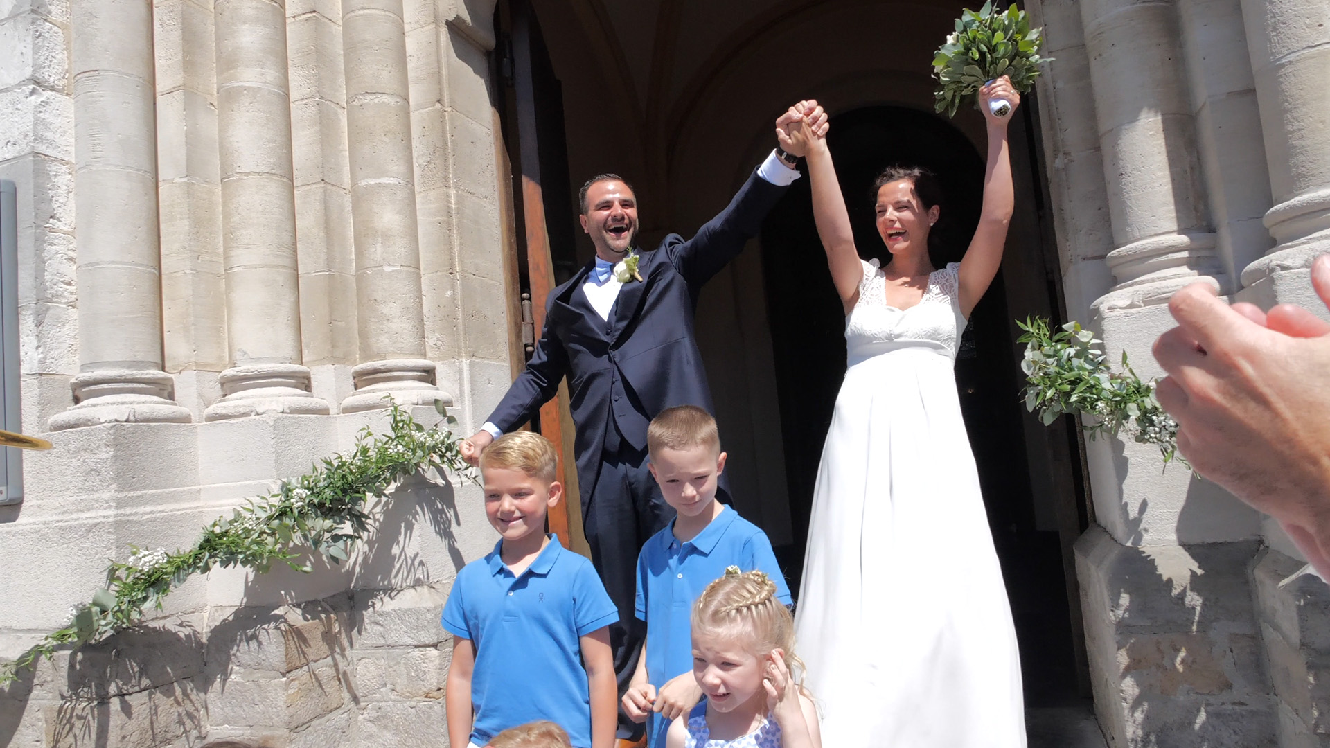 vidéo de mariage sortie des mariés de l'église